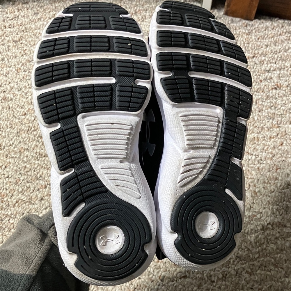 Under Armour Black Sneakers EUC - Picture 5 of 9